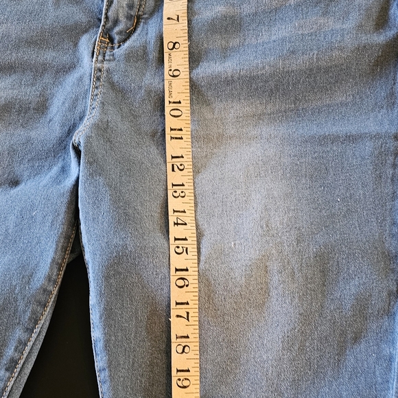 Never worn, New. 1 X Jean shorts with fringed cut off. Knee length. - Picture 3 of 7